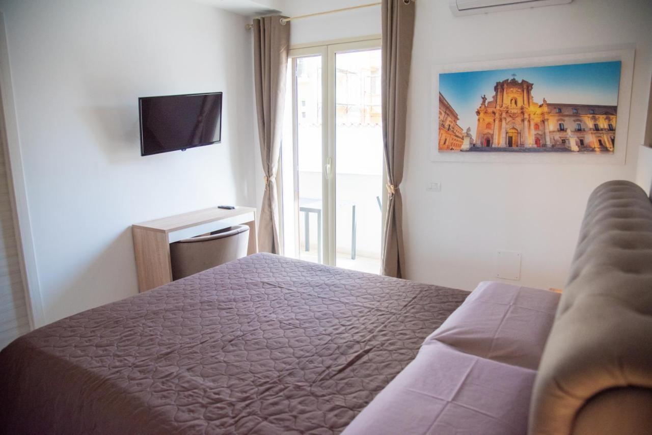 A & G Relax Rooms Syracuse ภายนอก รูปภาพ